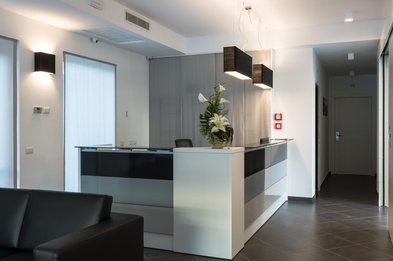 Residence Perla Verde Riccione Bagian luar foto