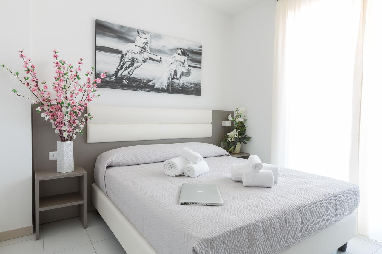 Residence Perla Verde Riccione Bagian luar foto