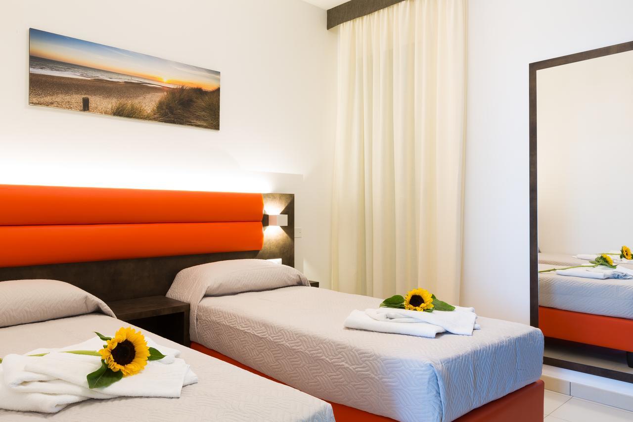 Residence Perla Verde Riccione Bagian luar foto