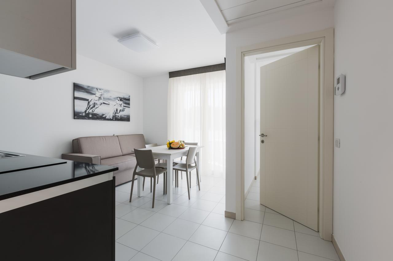 Residence Perla Verde Riccione Bagian luar foto