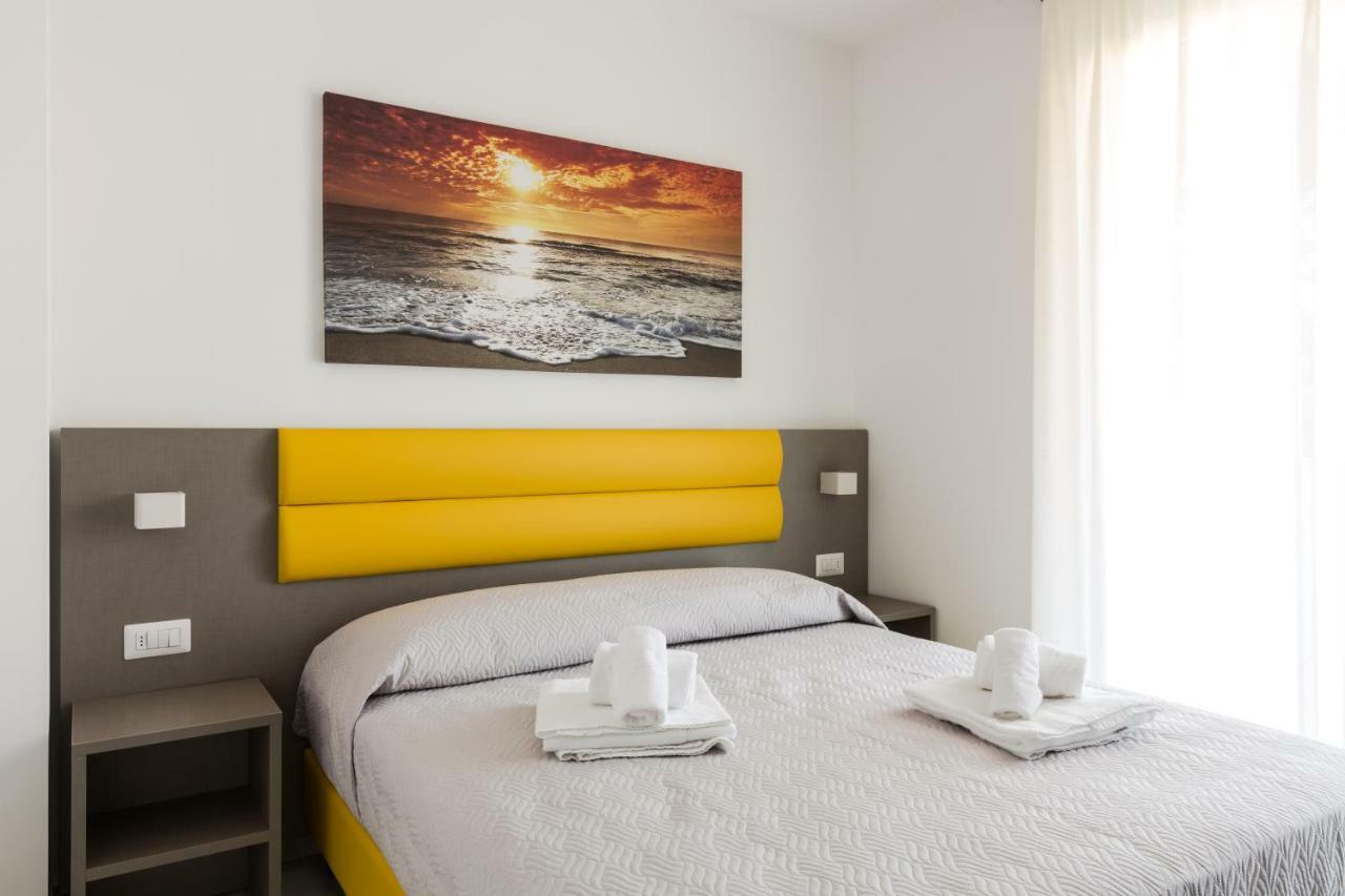 Residence Perla Verde Riccione Bagian luar foto