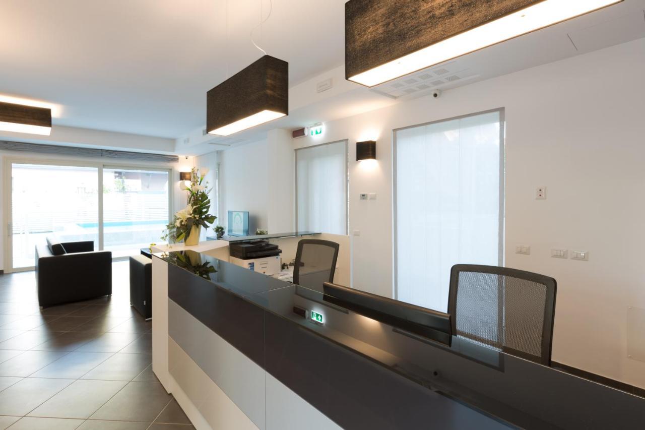 Residence Perla Verde Riccione Bagian luar foto